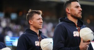 Pesquisa de reação da bola Gaslamp: escolha entre um par de ases dos Padres