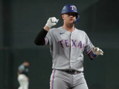 73-76 – O retorno do Rangers vence por 6-2 sobre os D-Backs.