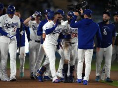 A dobradinha de Teoscar Hernandez faz os Cardinals voarem