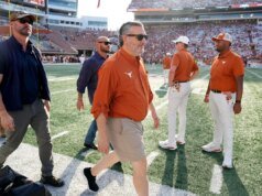Matthew McConaughey, Glenn Powell e mais celebridades no jogo Ohio State-Texas