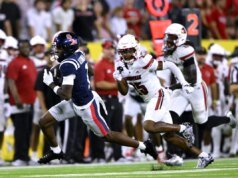 O futebol de Louisville foi eliminado por Ole Miss nos pênaltis de abertura da temporada