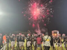 Steele Ichiban: Reigns domina o futebol de Jacksonville contra os Mandarins