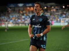 O atacante do New Rhode Island FC atua enquanto a corrida dos playoffs esquenta