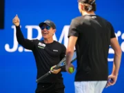Os jogadores são as estrelas do US Open. Seu treinador é o quadro de propaganda.