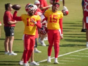 Ex-reserva de Patrick Mahomes assina contrato com a equipe CFL