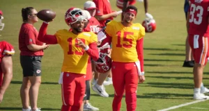 Ex-reserva de Patrick Mahomes assina contrato com a equipe CFL