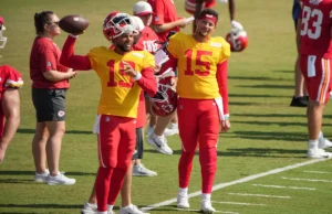 Ex-reserva de Patrick Mahomes assina contrato com a equipe CFL