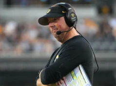 O técnico de futebol americano de Mizzou, Eli Drinkwiese, critica o Kansas por um vídeo bizarro de campanha publicitária sobre a guerra na fronteira