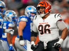 O defensivo novato do Bengals, Landon Robinson, tem um ótimo traje antes do jogo na semana 1