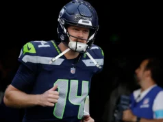 A atualização sobre lesões de Sam Darnold fornece um cronograma de retorno otimista para uma recuperação mais rápida do que o esperado