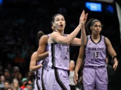A equipe dos EUA sobreviveu a uma incrível tentativa de flop de uma jogadora italiana na Copa do Mundo Feminina da Fiba