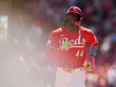 Eli De La Cruz se torna ‘encantador de pássaros em meio período’ durante a vitória dos Reds