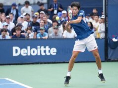 Michael Zheng, da Colômbia, deu uma volta completa enquanto os americanos avançavam para o Aberto dos Estados Unidos