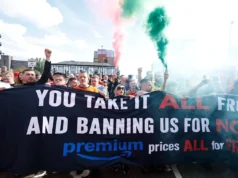 Torcedores do Man United protestam contra ‘fiasco’ do ingresso para a temporada antes do clássico