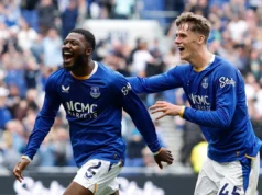 Sem confusão, sem problemas: Everton esquece o desastre de transferência com empate dramático no Man United
