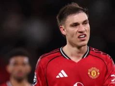Man United divulga imagens do meio-campista treinando na academia após se recuperar de lesão