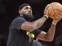 Insiders da NBA criticam LeBron James, do 76ers, por anúncio de carreira questionável