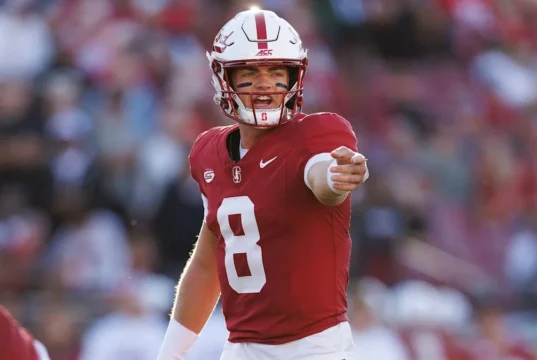 O confronto de quarterbacks da Califórnia termina em uma explosão em Stanford