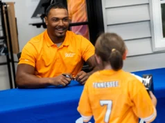 Tennessee LB Arion Carter transforma suspensão da NCAA em doação para tratamento de câncer | Relatório