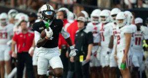 Como times especiais e pênaltis afetaram o futebol de Vanderbilt na abertura da temporada