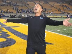 Bob Chesney ensina UCLA sobre a importância de jogar no Rose Bowl
