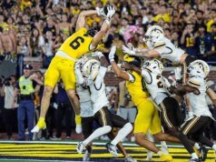 NBC diz que Michigan não transmitirá o relógio do jogo ‘Árbitro Oficial’ após Hail Mary