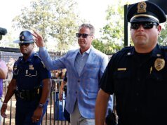 Lane Kiffin da LSU dá uma última foto de despedida para Ole Miss: ‘De nada’