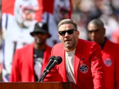 Julian Edelman dá um tapinha em Mike Vrabel por evitar confusão: ‘Já estivemos perto de assassinos’
