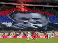 Torcedores do Red Star Belgrado e clube prestam homenagem ao falecido criminoso de guerra Ratko Mladic