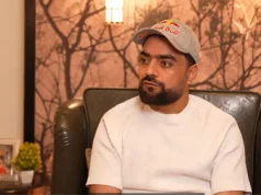‘Basta pegar um pedaço de madeira’: Rashid Khan se lembra de ter crescido sem um morcego adequado