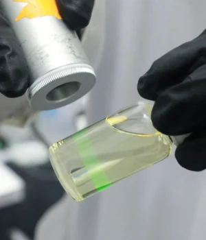 near-infrared-laser-shined-on-nanoparticles.webp