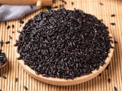 Os cientistas descobriram um benefício oculto para a saúde no arroz preto e verde