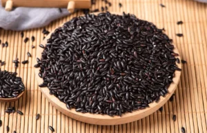 Os cientistas descobriram um benefício oculto para a saúde no arroz preto e verde
