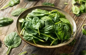 Composto oculto em alimentos saudáveis pode piorar a DII