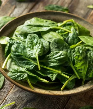 raw-organic-fresh-baby-spinach-in-bowl.webp