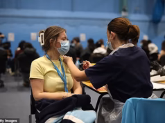 Novos surtos de meningite temidos enquanto milhões de jovens ignoram os avisos de vacinação