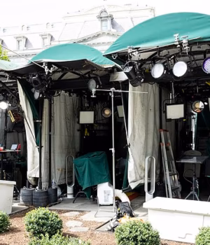 111368457-16199677-The_CNN_broadcast_booth_on_the_White_House_grounds_is_seen_lying-a-4_179169597828.avif