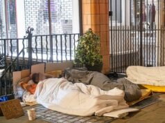 O Connaught Hotel cinco estrelas de £ 1.000 por noite em Mayfair tem alguns hóspedes indesejados à sua porta… migrantes que dormem mal usando a rua como banheiro ao ar livre