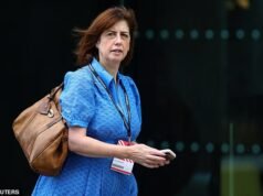 Lucy Powell é acusada de ‘abrir’ o currículo das habilidades de fala para dar status igual à leitura e à escrita