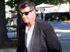 A estrela desgraçada da MLB, Scott Erickson, exigiu que um juiz rejeitasse o prêmio de US $ 176 milhões que ele e sua ex-namorada Rebecca Grossman devem às famílias de jovens mortos em acidentes de corrida de rua – ou ele solicitará um novo julgamento.