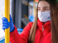 O que médicos e virologistas estão dizendo na Grã-Bretanha sobre a onda americana de Covid