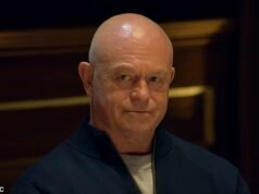 A estrela de Celebrity Betrayal, Ross Kemp, deixou os fãs histéricos depois de acusar dois confidentes de matá-lo à vista de todos durante o dramático primeiro episódio.