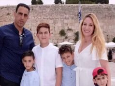 7 de outubro Sobrevivente cujo marido morreu ao pular em uma granada para proteger seus filhos, é atirada do palco durante protestos na estreia de um filme anti-IDF