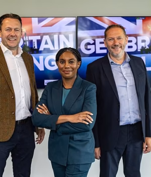 111616477-16178935-Russell_Findlay_left_with_Kemi_Badenich_and_Aberdeen_South_MP_Do-a-44_17909547158.avif