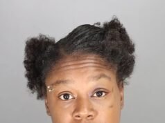 Mulher adulta briga com menina de 15 anos e joga água fervente nela, diz polícia