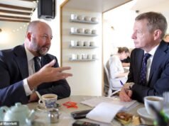 O secretário da Justiça Sombria, Nick Timothy, disse a Jason Groves que as prisões funcionam: ‘Todos nós gastamos muito tempo tentando entender os criminosos… é hora de enviarmos uma mensagem clara’