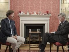 Momento Tucker Carlson diz ao incrédulo Jacob-Rhys Mog que a Grã-Bretanha teria ficado melhor se perdesse a Segunda Guerra Mundial – mas diz que não é um apoiador nazista.