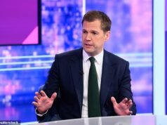 Robert Jenrick diz que ‘milhões’ de pessoas na Inglaterra não são ‘culturalmente ou etnicamente’ inglesas à medida que cresce a disputa de identidade entre reformistas e conservadores