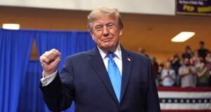 Um Trump revigorado amaldiçoou depois que a multidão foi despedida pela lenda da NFL enquanto ele se gabava de que os democratas ‘tocaram’ e deu outro tiro em seu alvo favorito, Kaitlan Collins…