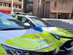Corpo de homem de 20 anos encontrado dentro de casa ‘junto com substância’ na tranquila rua Wirral: Polícia investiga morte ‘inesperada’
